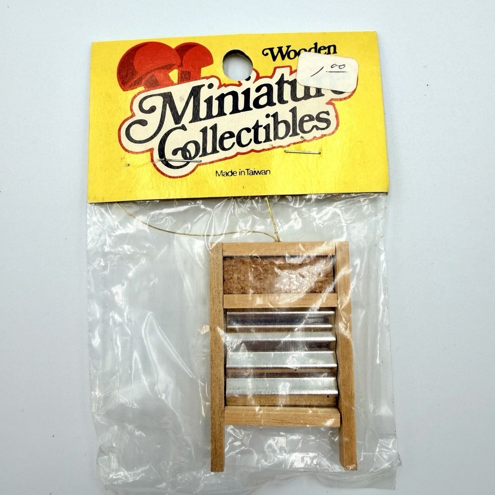 Vintage Dollhouse Miniature Collectibles Lot Washboard Churn Pioneer Cabin Farm - Picture 3 of 6
